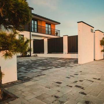 Таунхаус "Modern House" м.Хуст житло квартири Закарпаття дім будинок