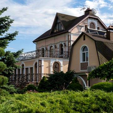 Продаж будинку 1500 м2 Лютіж ділянка 30 соток