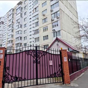 В продаже двухкомнатная квартира в центре. 1V33