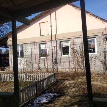 Продам добротный  дом  со всеми коммуникациями пгт. Покотиловка   Odvv