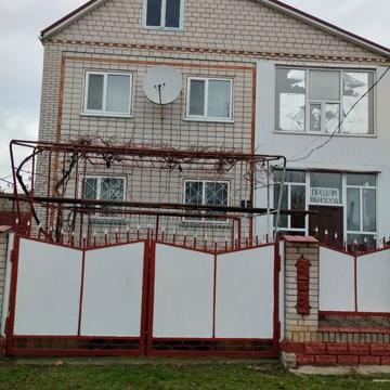 Продається добротний двоповерховий будинок
