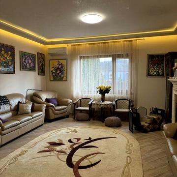 Продаж якісного будигку у зрцчній локації міста, вул.Стародоманинська