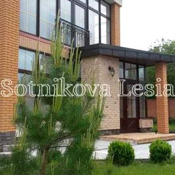 Будинок 303м.кв 30 соток Фастівський район  с. Хлепча Одеська траса