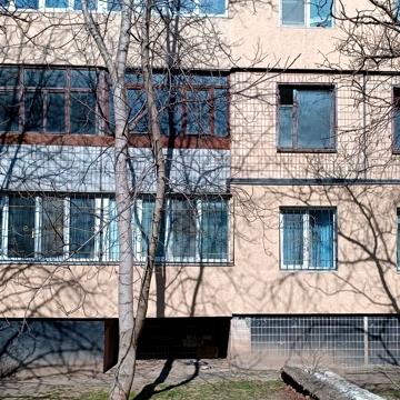 Продам 3 комнатную квартиру на Коротченко ,2этаж 9 этажки .