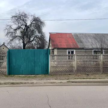 Будинок з прилеглою територією