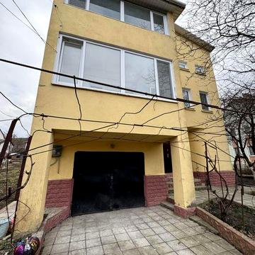 Будинок для великоі родини Червони Гори