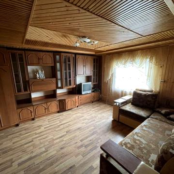 Приватний будинок з ділянкою