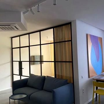 Продам в центрі стильну дизайнерську 2 кімнатну квартиру