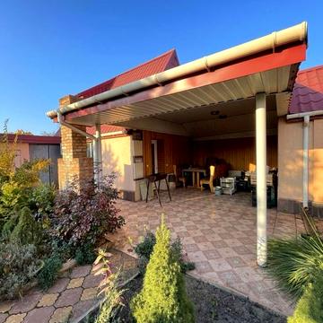 Продається будинок 2 поверховий в центрі міста .