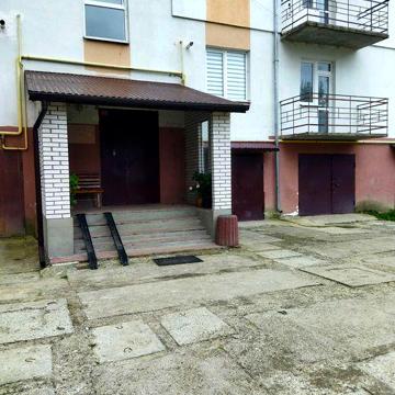 Продається 3-кімнатна квартира 92 кв.м + гараж 25 кВ.м в місті Долина.