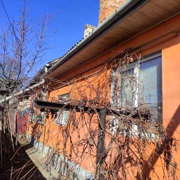 Продається 2 кімнатна квартира в особняку