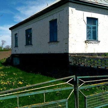 Затишний приватний будинок з земельною ділянкою неподалік від міста!