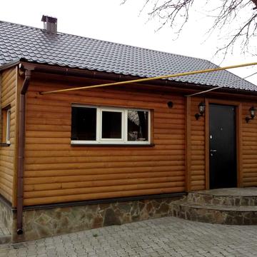 Продаж житлового будинку і земельної ділянки