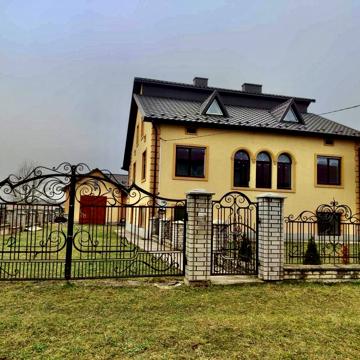 Продається добротний новозбудований будинок
