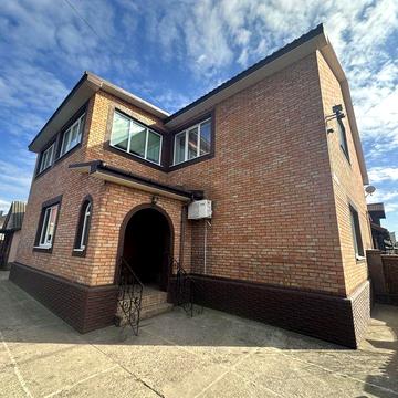 Добротний будинок на Лелеківці