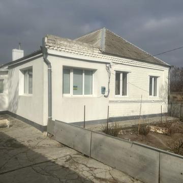 Продам дом в центре Песчанки.