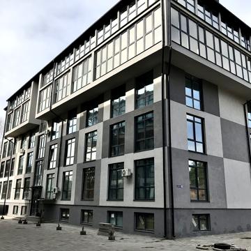 Радистів вул., 18