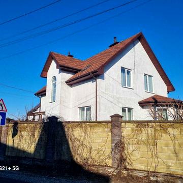 Продам 2 єтажній  дом 170 кв.м. в с.Осещина,7 соток земли,200 м пляж