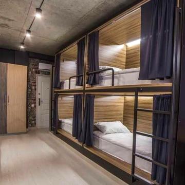 Продам Велику Квартиру , під Хостел - Гарне Місцерозташування