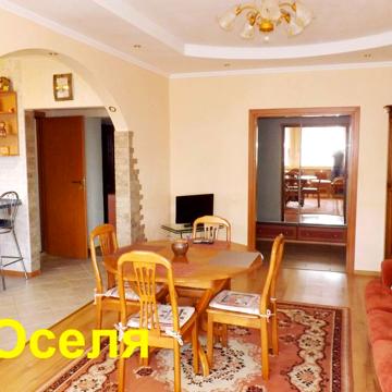 Продам 3-ком г. Буча бул. Б. Хмельницкого 4 ЦЕНТР, общ. 88 м2