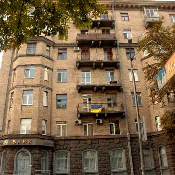 Грушевськго 34/1  . 55м2 підготована до ремонту