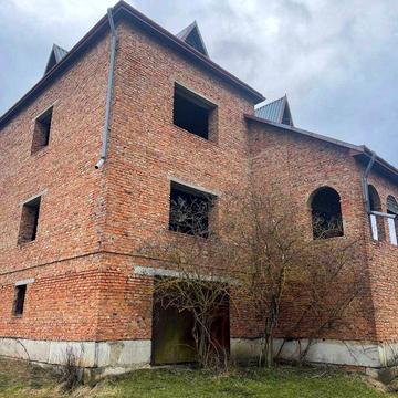 Продається будинок з гаражем біля Мостиськ