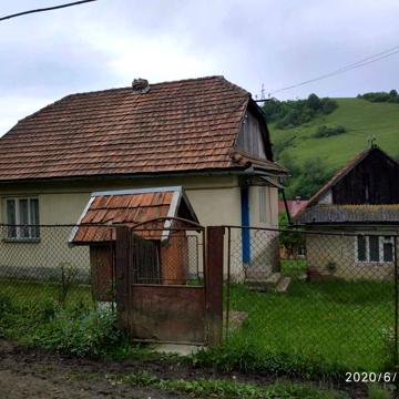 Продаж будинку 70 кв. м.Три кімнати. Потребує ремонту.