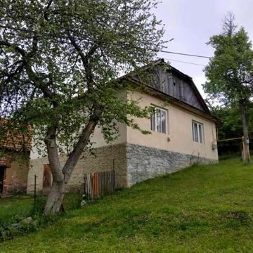 Продаж будинку 70 кв. м.Три кімнати. Потребує ремонту.