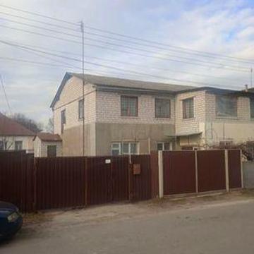 Продам будинок (2 поверхи)