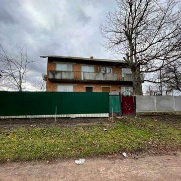 Будинок в центрі .  Село  Журавка. Чернігівська область