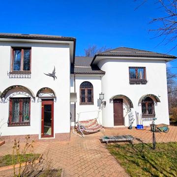 Будинок в затишному місці на березі Дніпра!