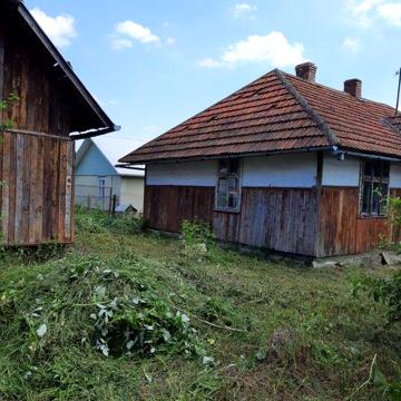 Земельна ділянка з будинком