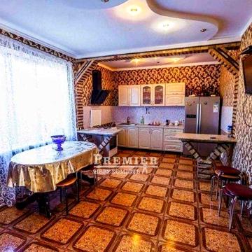 У продажу 2 поверх. будинок у с. Малодолинське,