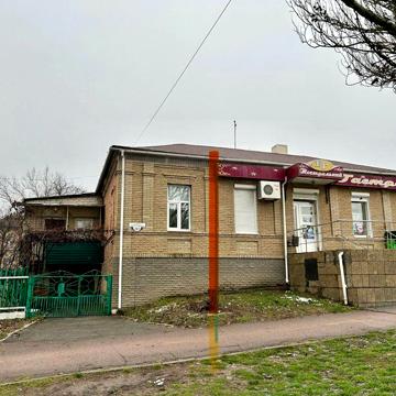 Продам півбудинку в центрі міста 168м2