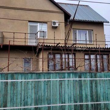 жилой дом в двух уровнях с подвалом