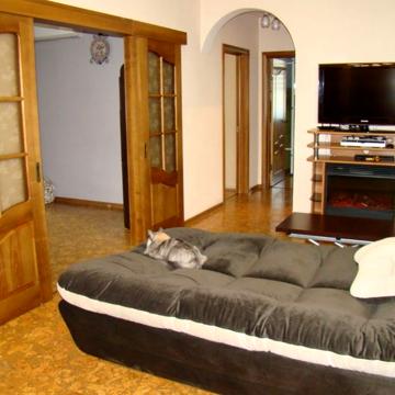 Ивасюка пр(Героев Сталинграда)47а,3-к.с холлом 20м,кирпичный термодом.