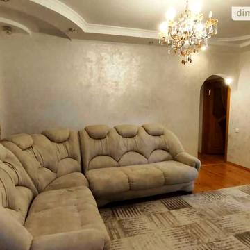 Продаж будинку з гаражем і ділянкою на 6 соток, вул. Коротка