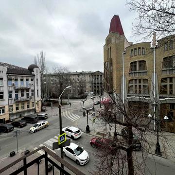 Продається 4 кімнатна квартира 112,7 кв.м., вул. Воскресенська, 20.