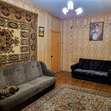 Продам 2х кімнатну в обкомівському будинку