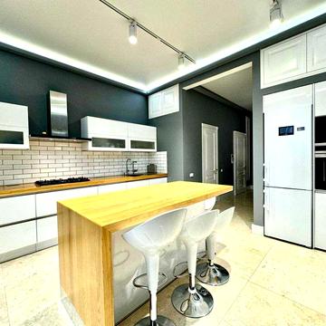 Продаю 3к квартиру в клубному будинку в центрі міста. ц1
