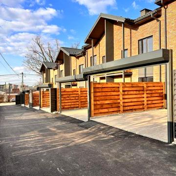 Готовий таунхаус з центральни комунікаціми. Газ!