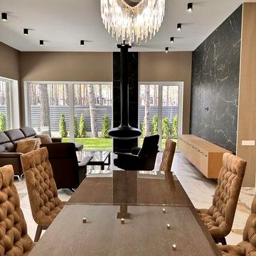 Дуже гарний будинок з ремонтом та меблями.