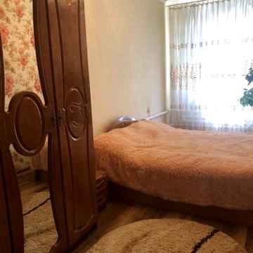 Срочно продам 3-х комнатную квартиру с меб+ гараж,подвал с.Маяки центр