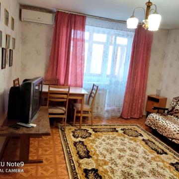 Небесної Сотні просп. (Маршала Жукова), 32