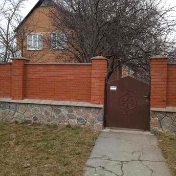 Продам двохповерховий цегляний будинок в районі Лавок