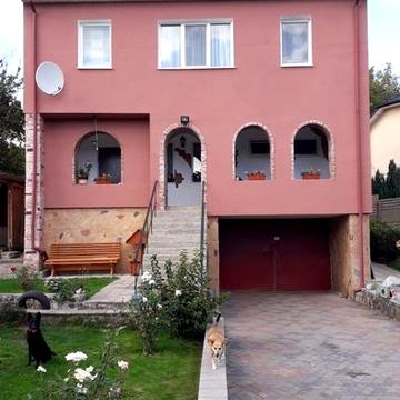 Продам будинок біля водойми
