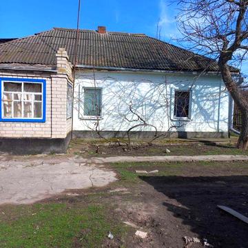 Продам крепкий дом с участком 32 соток, выход к озеру. Центр. Лес!