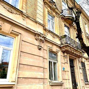 Продаж 5 кімнатної квартири вул. Новаківського (Центр)