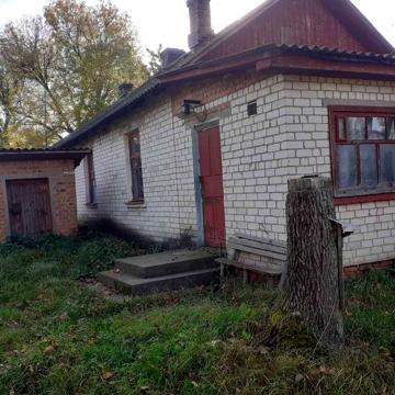Продам половину будинку з меблями