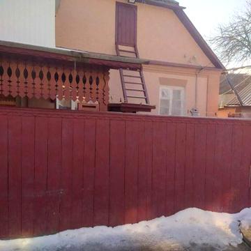 Калинівка,  село в Київській обл.,пів будинку (цегла) в жилому стані